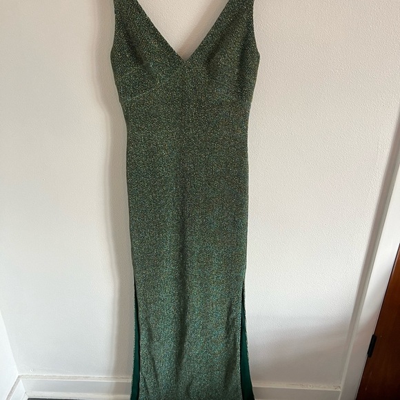 THEIA Metallic Sparkle Green Deep V Maxi Gown, size 4 - Picture 2 of 5